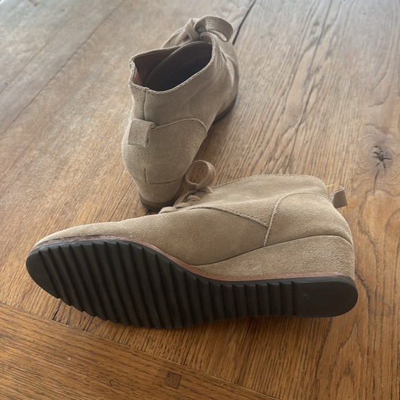 Susina Suede Booties in taupe color Size 7 - Picture 5 of 6